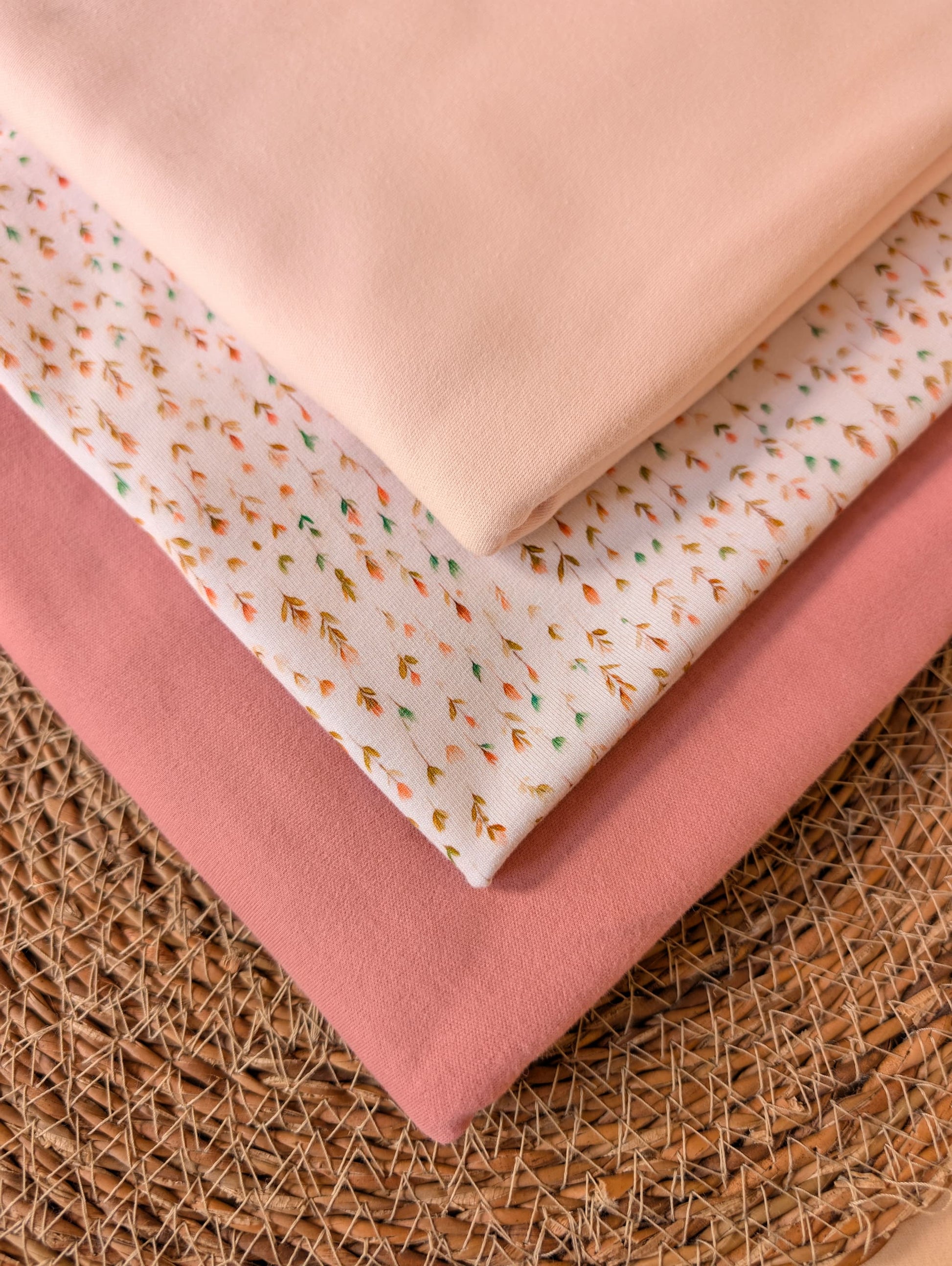 Organic cotton jersey print and plain stack on rattan